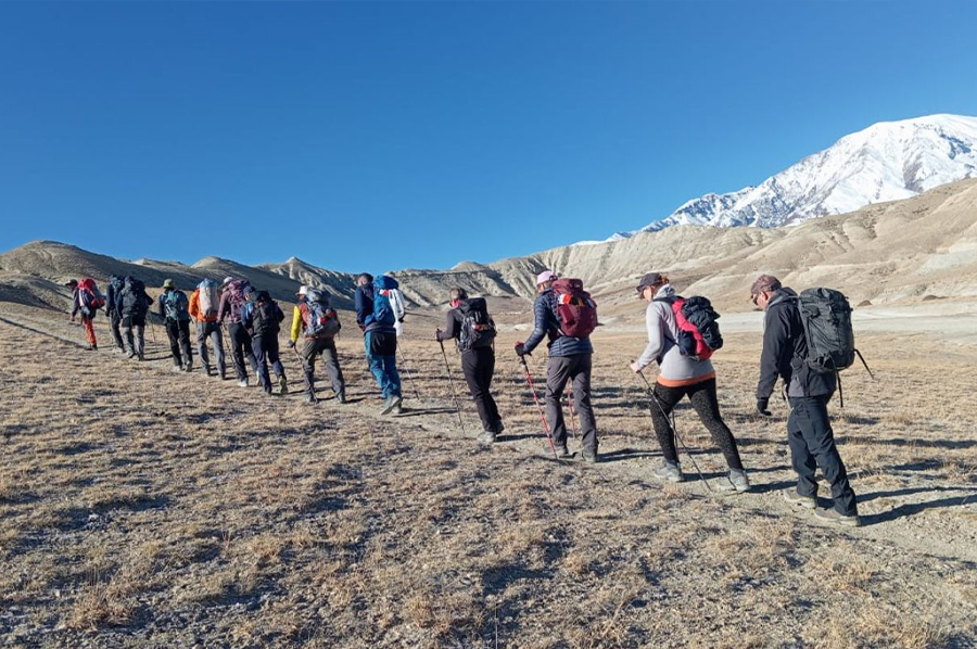 TREKKING